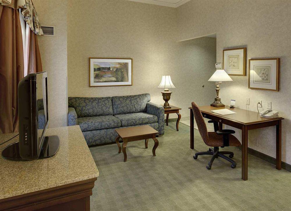 Hampton Inn & Suites Cleveland-Beachwood Rum bild