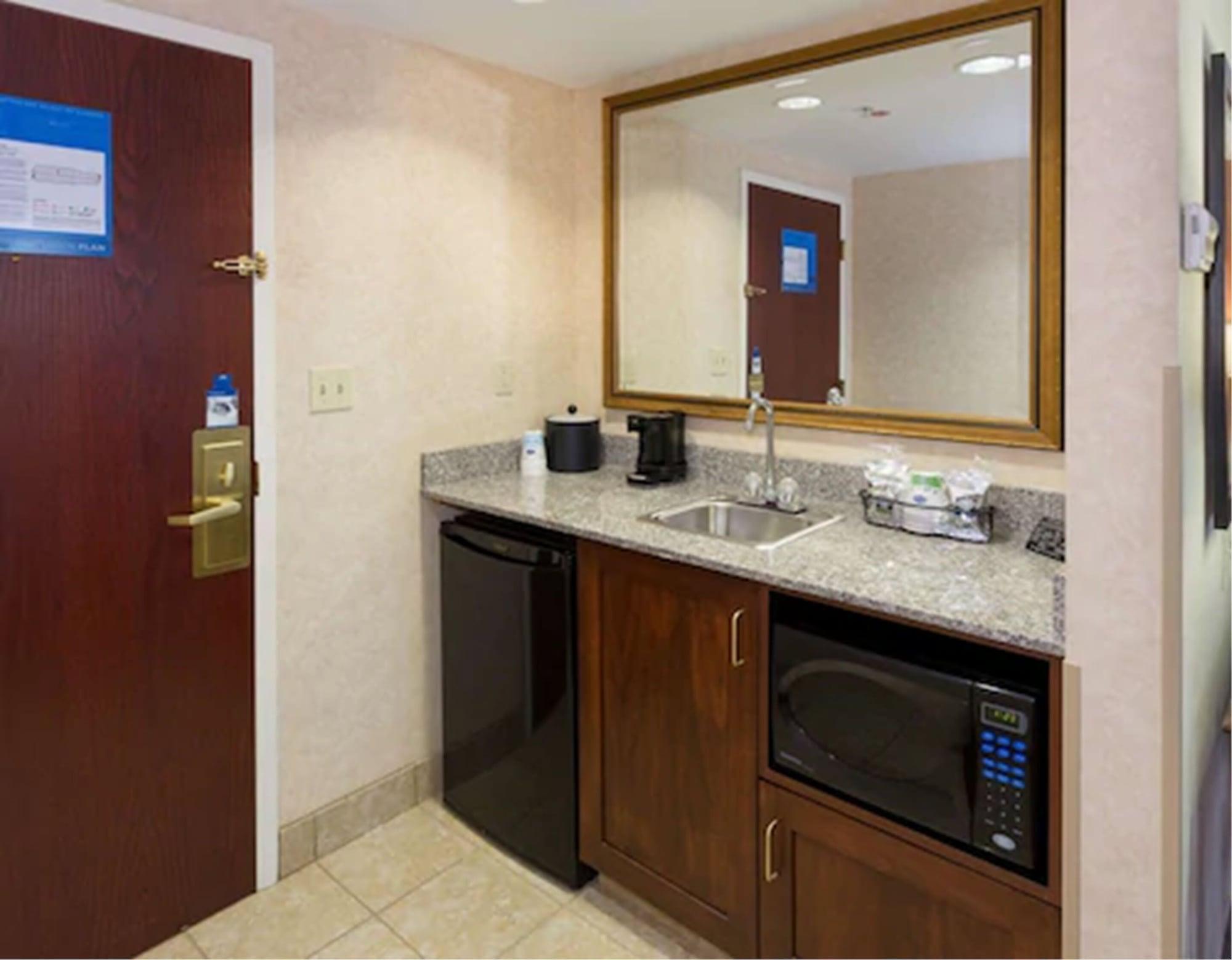 Hampton Inn & Suites Cleveland-Beachwood Exteriör bild