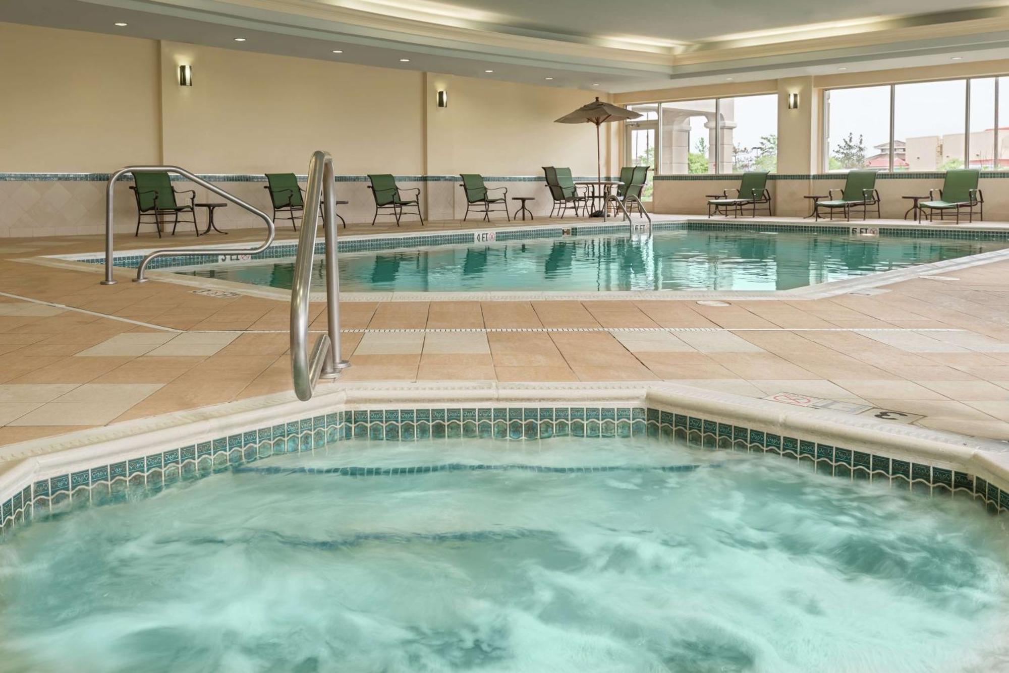 Hampton Inn & Suites Cleveland-Beachwood Exteriör bild