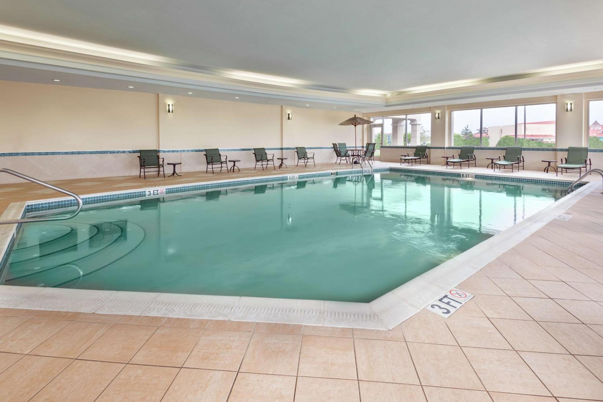Hampton Inn & Suites Cleveland-Beachwood Exteriör bild