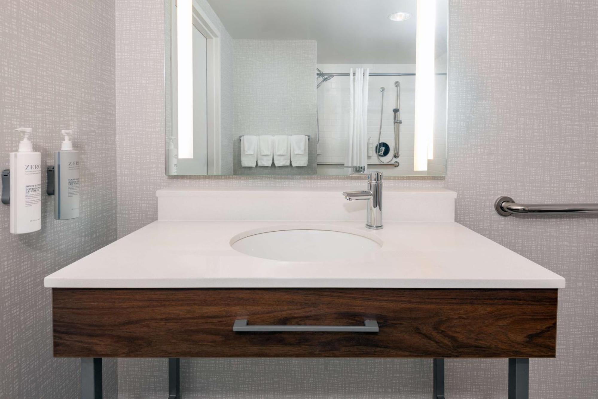 Hampton Inn & Suites Cleveland-Beachwood Exteriör bild