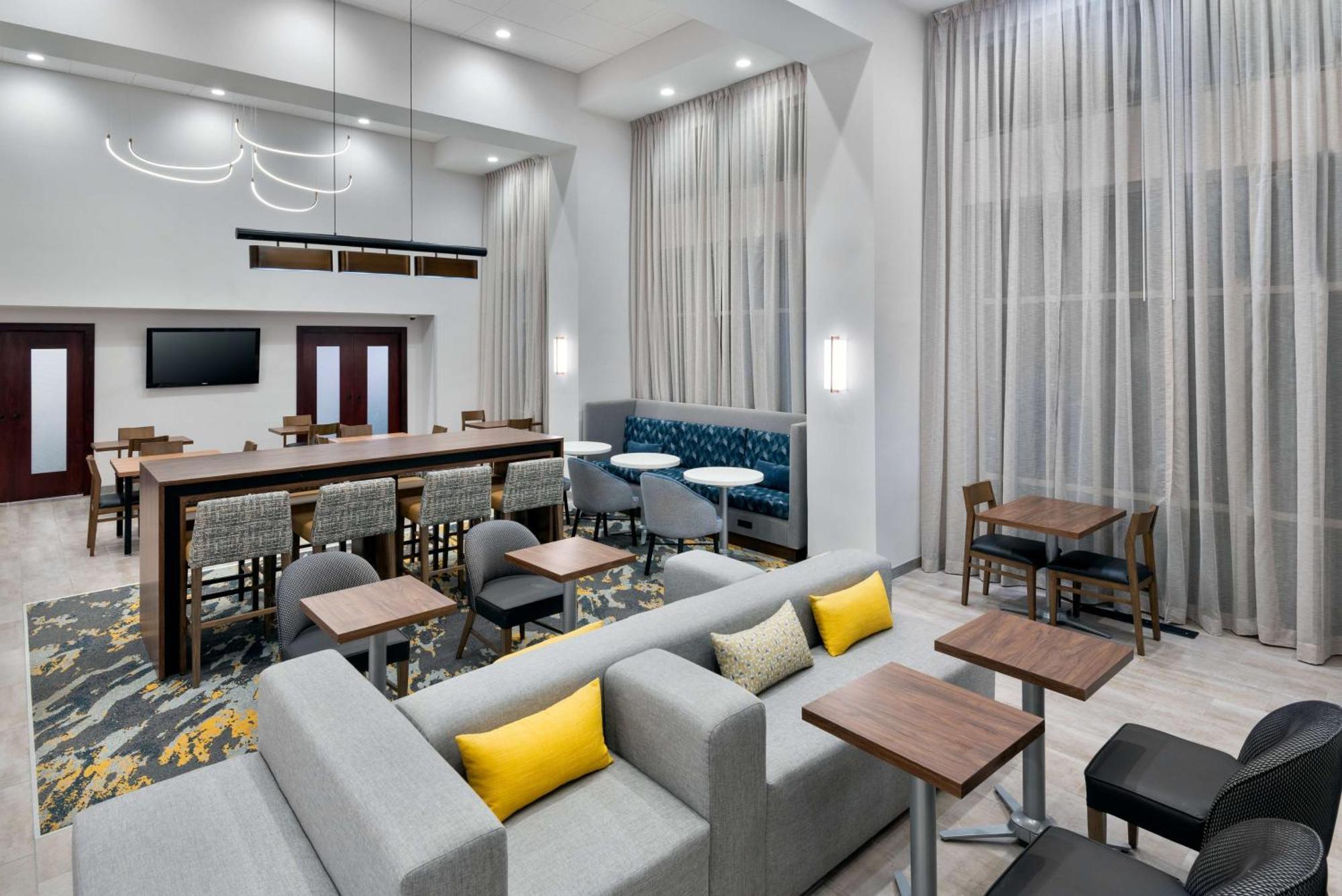 Hampton Inn & Suites Cleveland-Beachwood Exteriör bild