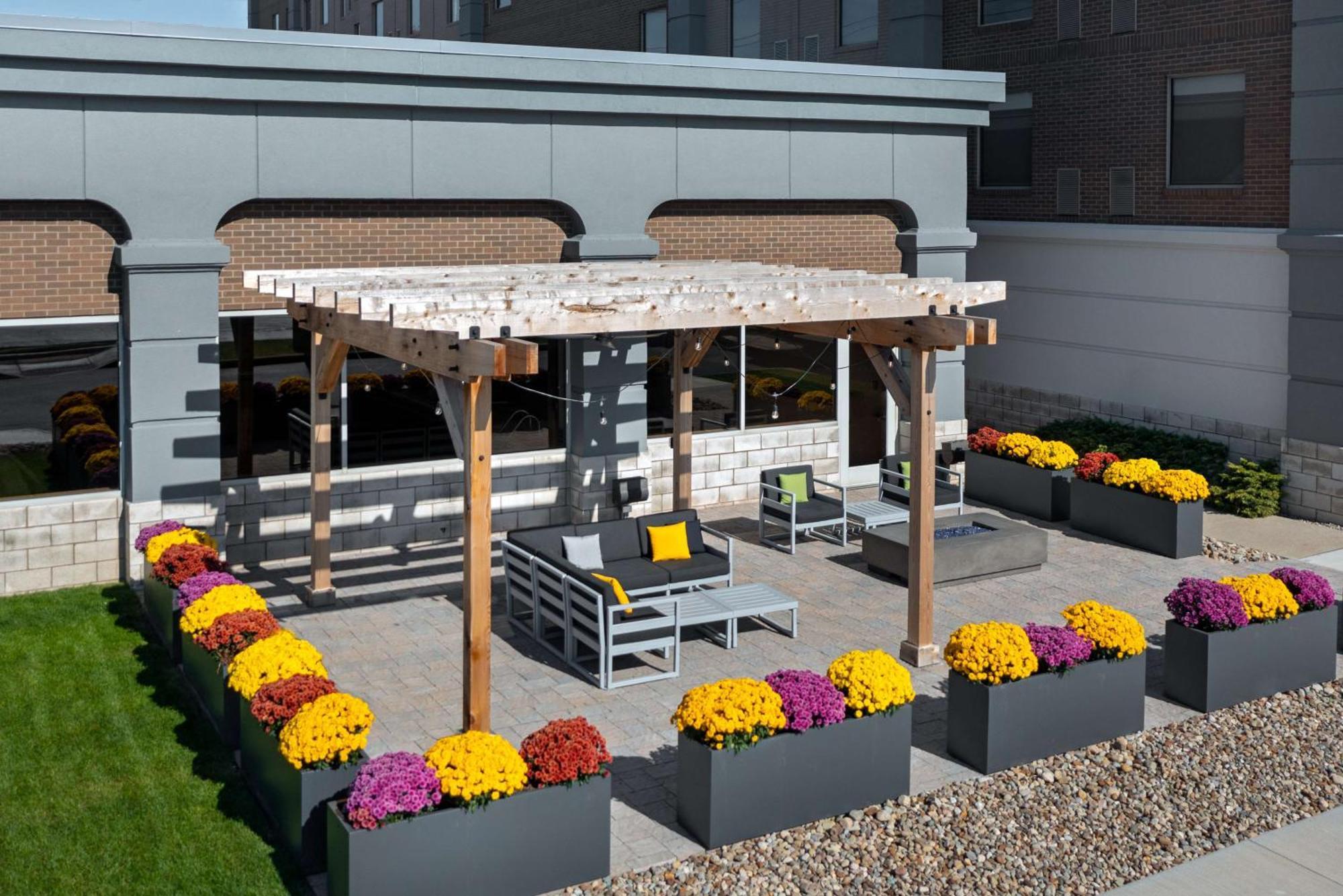 Hampton Inn & Suites Cleveland-Beachwood Exteriör bild