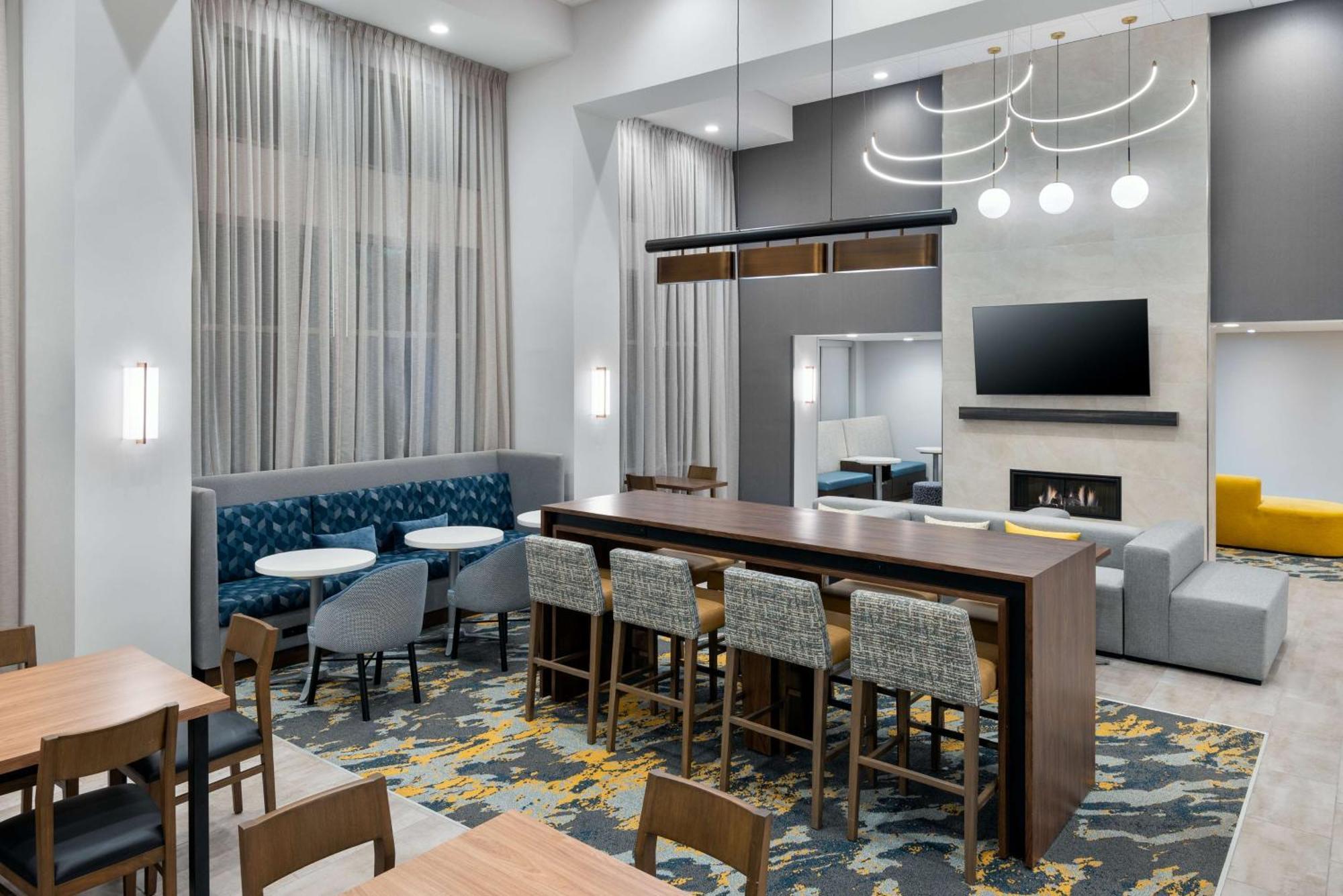 Hampton Inn & Suites Cleveland-Beachwood Exteriör bild