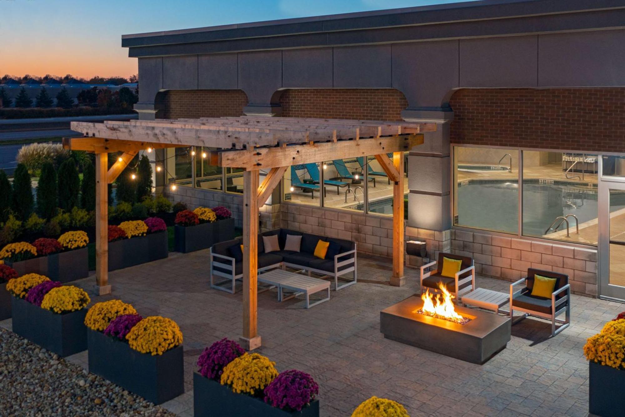 Hampton Inn & Suites Cleveland-Beachwood Exteriör bild