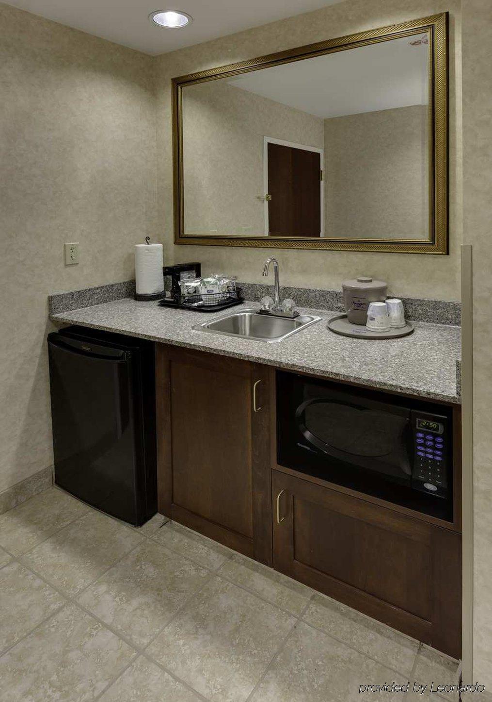 Hampton Inn & Suites Cleveland-Beachwood Exteriör bild