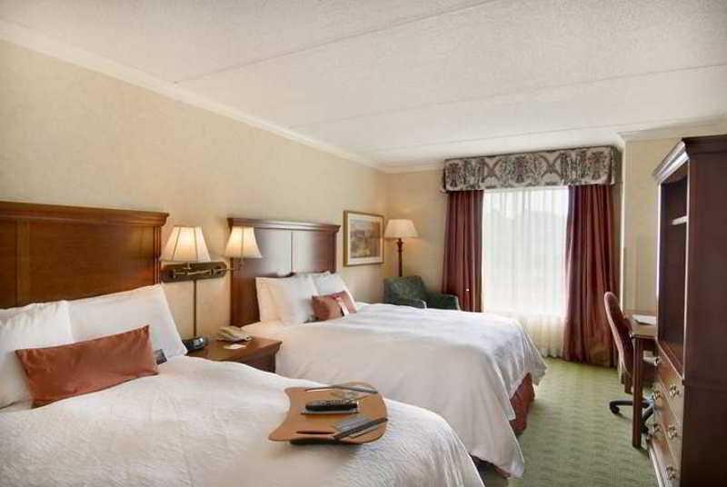 Hampton Inn & Suites Cleveland-Beachwood Rum bild